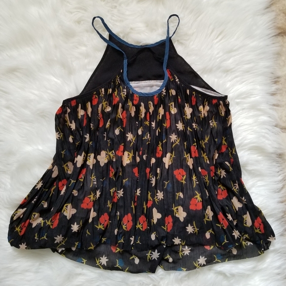 UO Cooperative Pleated Floral Swing Top Small - Picture 8 of 10